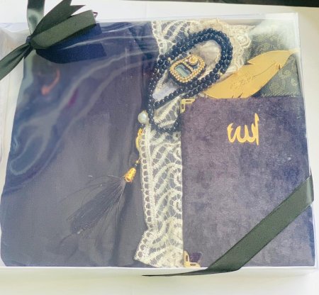 بكج قرءان مع يانس وسجادة صلاة ومسبحة بسملة ومسبحة عداد وريشة سي ان سي